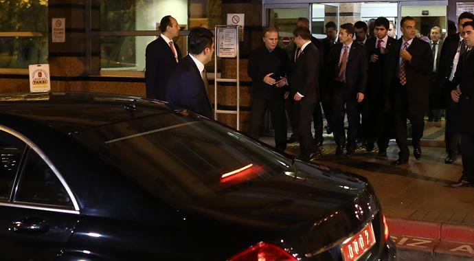 Başbakan Davutoğlu'dan hasta ziyareti