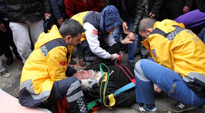 Bu kez vatandaşlar doktorun hayatını kurtardı