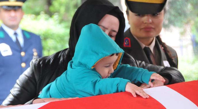 Hatay ve Eskişehir'de şehitlere hüzünlü veda