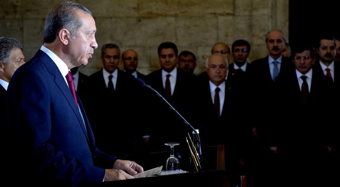 Erdoğan ilk kez Cumhurbaşkanı sıfatıyla Zafer Bayramı'nda Anıtkabir'de
