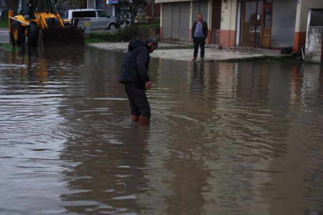 Ordu sele teslim, 150 ev sular altında