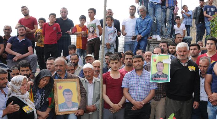 Suriye'de IŞİD'le çatışırken ölen 2 YPG'li Hakkari'de toprağa verildi