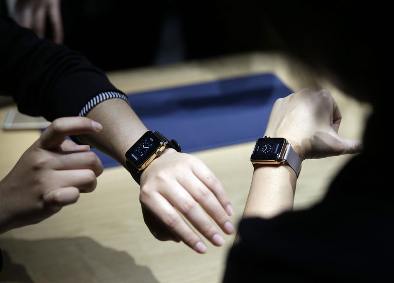 Apple bombayı patlattı! İşte Apple Watch'i teknik özellikleri ve görünümü