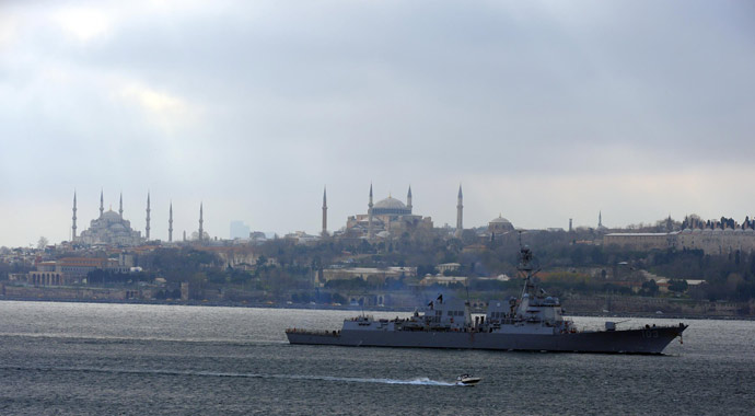 ABD Savaş gemisi İstanbul Boğazı'ndan geçti