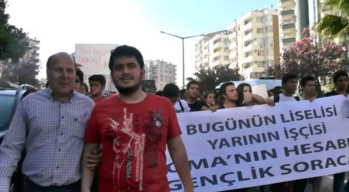 CHP'li vekil lise öğrencilerini sokağa döktü
