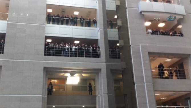 Çarşı hakime karşı!