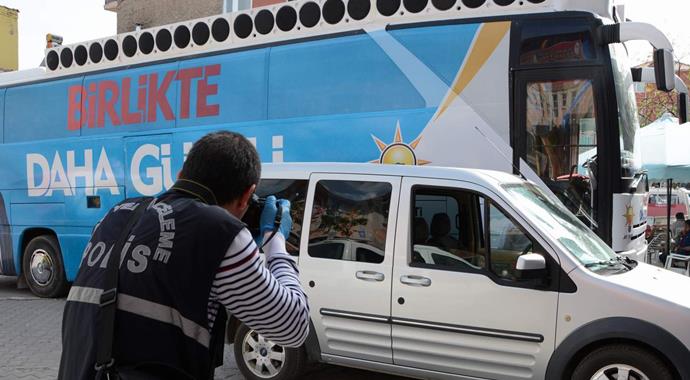 Afyonkarahisar'da AK Parti seçim bürosuna çirkin saldırı