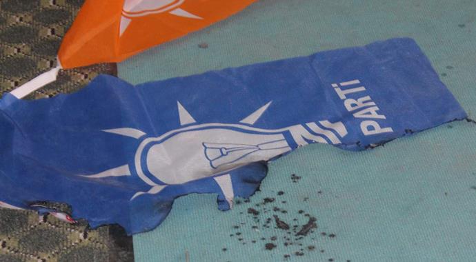 Afyonkarahisar'da AK Parti seçim bürosuna çirkin saldırı