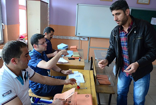 Seçmen sandık başında! Ağrı ve Yalova'da oy verme işlemi başladı