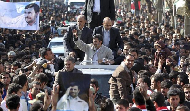 Ahmedinejad halktan mektup alma uygulamasını sürdürüyor