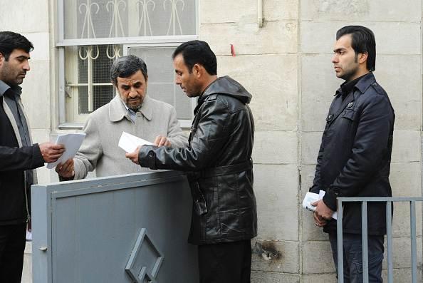 Ahmedinejad halktan mektup alma uygulamasını sürdürüyor