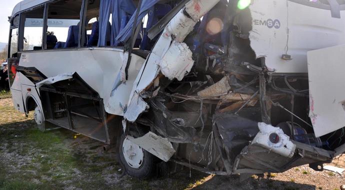 Kırıkkale'de trafik kazası; 1 ölü, 10 yaralı