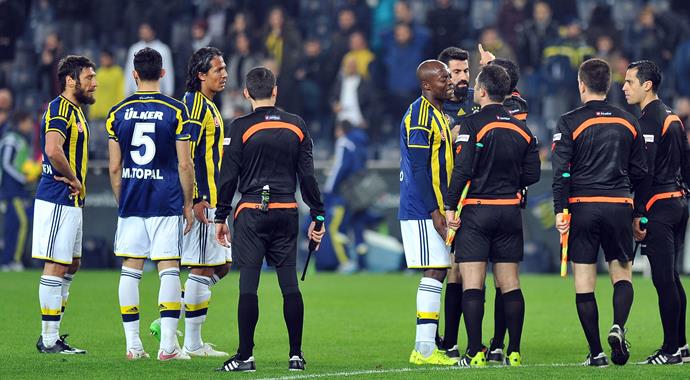 İşte Caner'in kırmızı kart gördüğü pozisyon