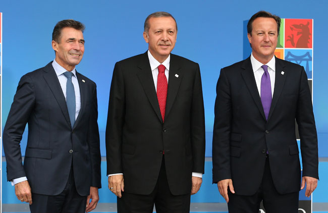 NATO Zirvesi'nde liderler aile fotoğrafında buluştu