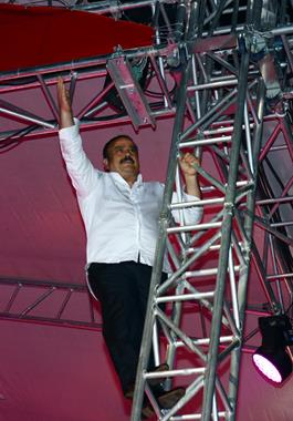 Bülent Serttaş şaşırttı! Türküyü bakın nasıl söyledi