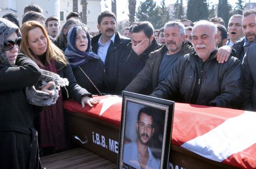 Oğlunun fotoğrafını elinden düşürmedi