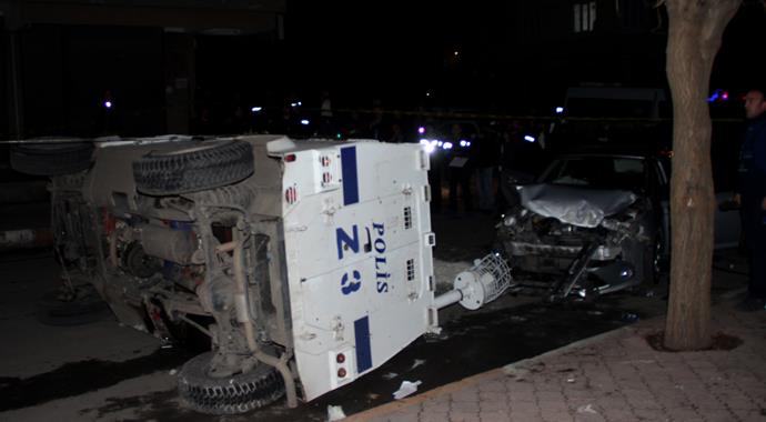 Diyarbakır'da zırhlı araç kaza yaptı: 4'ü polis 5 kişi yaralandı