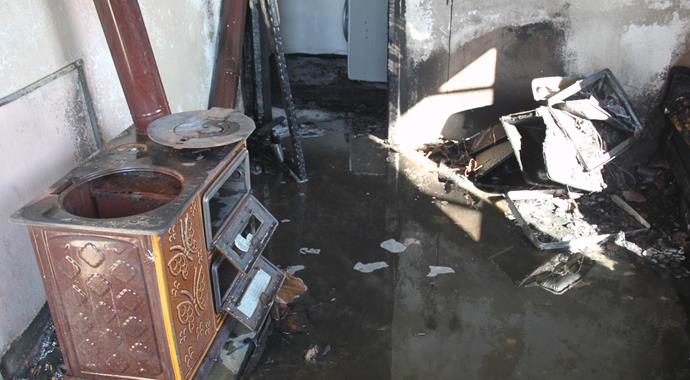 Aksaray'da çıkan yangında can pazarı