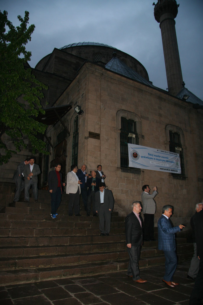 AK Partili vekiller sabah namazından sonra Afyon'u gezdi