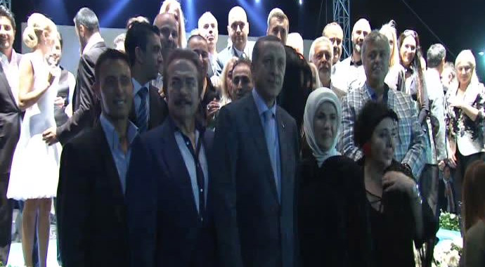 AK Parti'nin iftarına ünlü akını