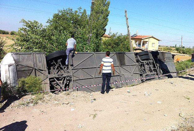 Aksaray'da yolcu otobüsü devrildi: 8 ölü, 30 yaralı