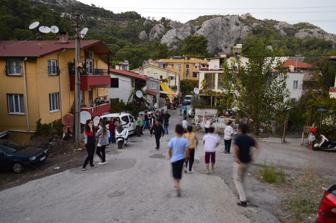 Marmaris'te büyük orman yangını! Evler tahliye ediliyor