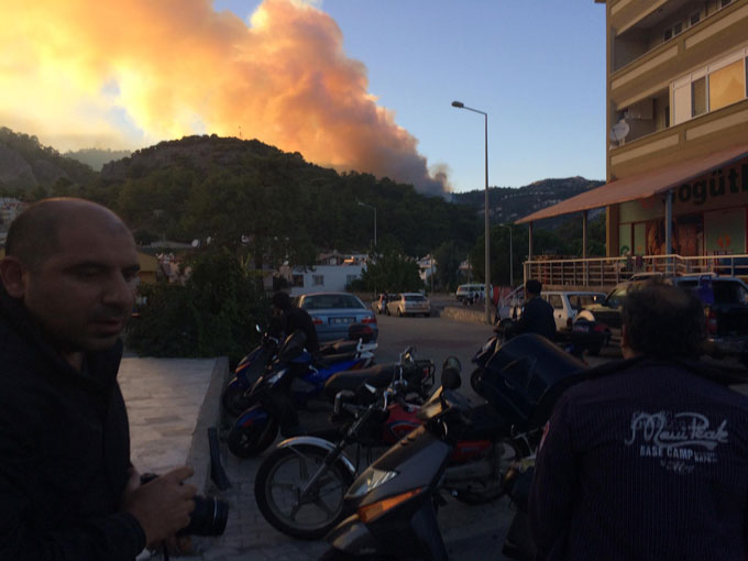 Marmaris'te büyük orman yangını! Evler tahliye ediliyor