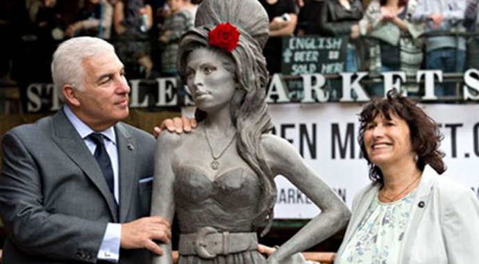 Amy Winehouse için bakın ne yaptılar!