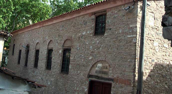 CHP'li belediye 'Faruk Çelik Kültür Merkezi'nin ismini değiştirdi