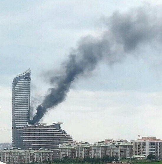 Akasya AVM'de yangın! (İstanbul AVM yangını)