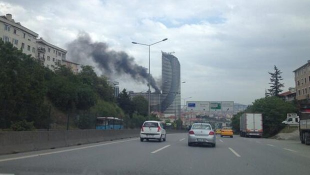 Akasya AVM'de yangın! (İstanbul AVM yangını)