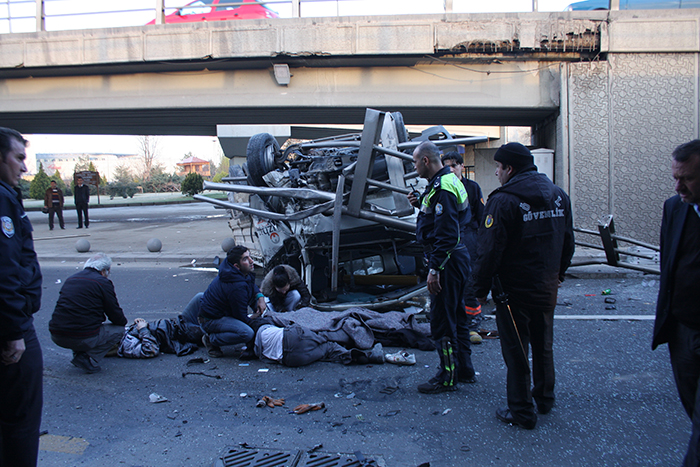 Ankara'da can pazarı kamyon köprüden uçtu: 1 ölü 3 yaralı var