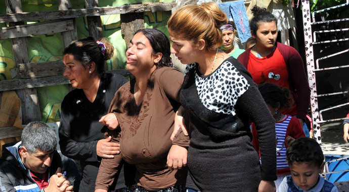 Çocuğunun ölümünü seyreden anne sesini duyuramamış