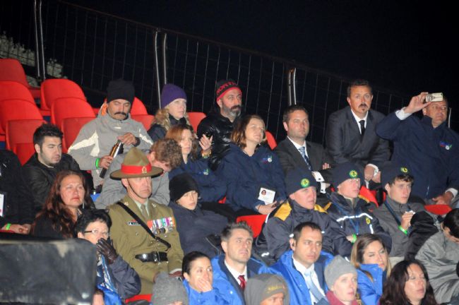 Cem Yılmaz'dan Anzaklara büyük sürpriz