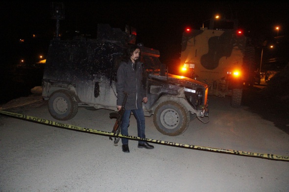 Askeri araç devrildi: 3 asker yaralı