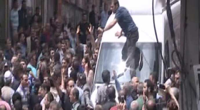 Okmeydanı'nda emniyet amirine linç girişimi