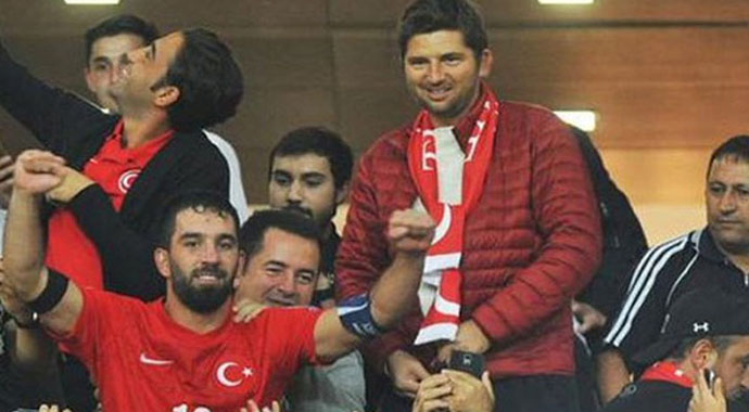 Arda Turan maç sonrası o isme koştu