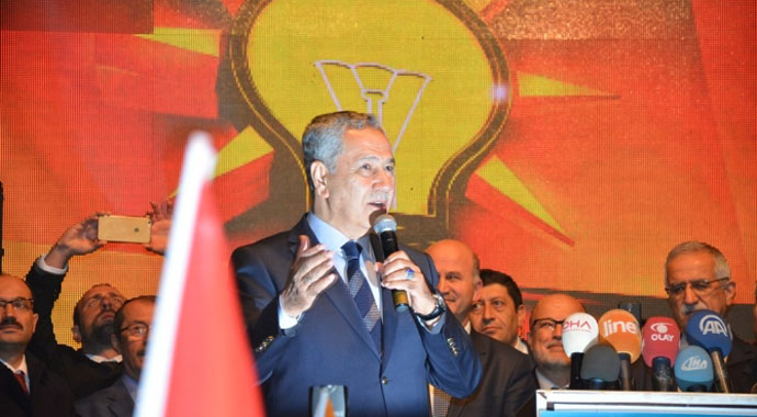 Bülent Arınç'ın mitinginde bomba paniği