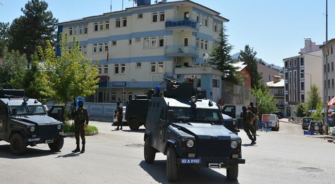 Özel Harekatçılar PKK sloganlarını böyle bastırdı