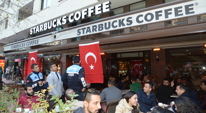 MHP'li başkan Adana'daki Starbucks'lara bunu yaptırdı!
