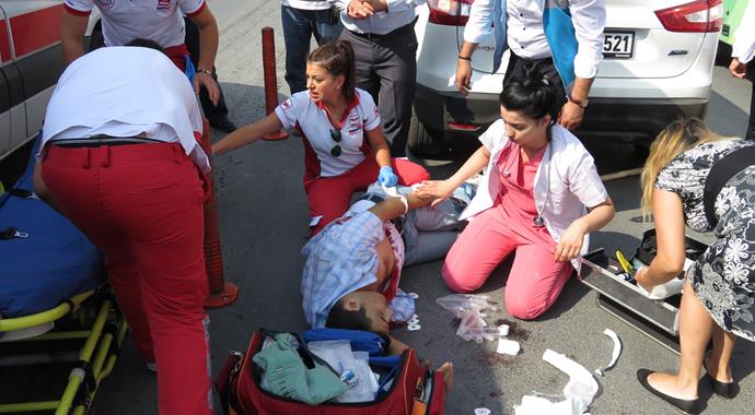 İstanbul'da Ataşehir Belediyesi  önünde silahlı saldırgan dehşeti