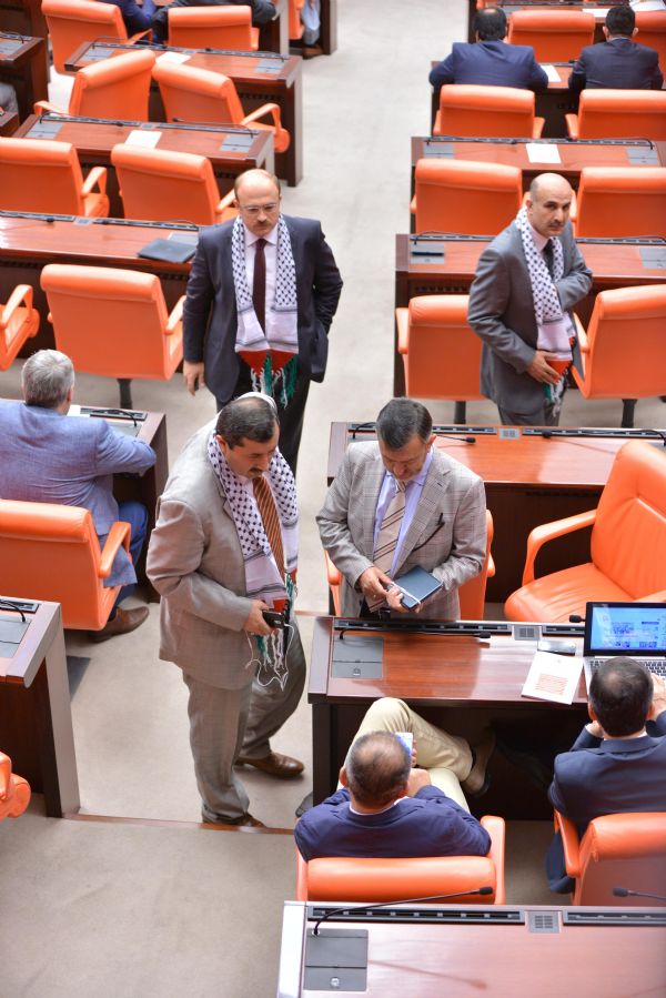 Ak Partili vekiller Filistin atkılarıyla Meclis'te