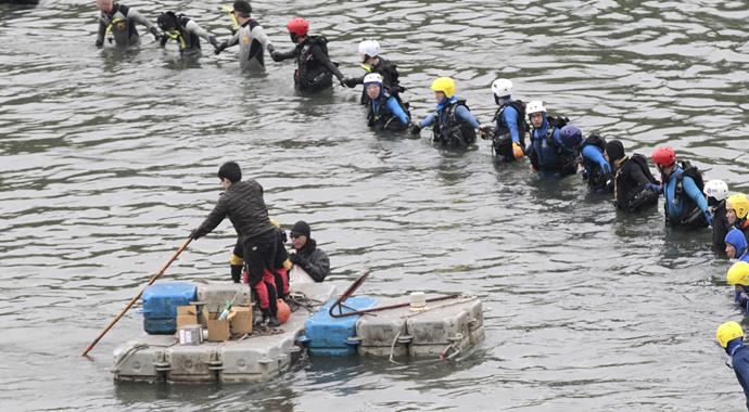 Düşen uçağın pilotu bakın nasıl bulundu!