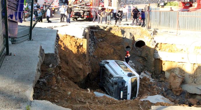 Üsküdar'da AVM inşaatında göçük