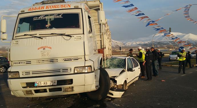 Erzurum'da feci kaza! 5 askeri personel yaralı