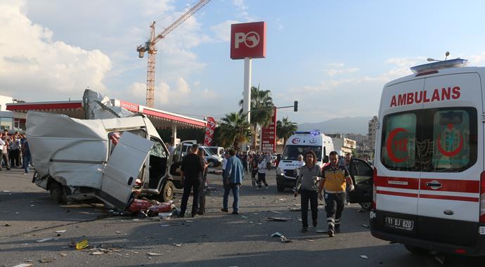 Hatay'da zincirleme trafik kazası: 7 yaralı