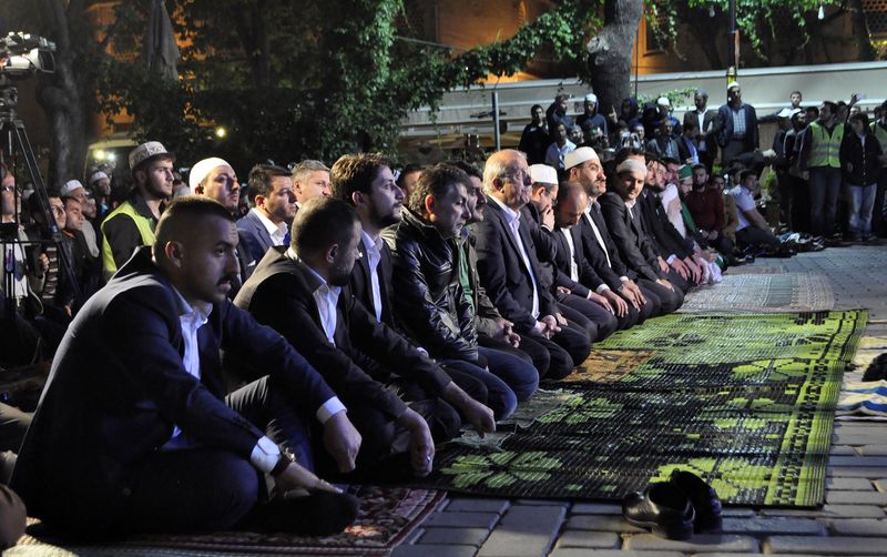 Ayasofya Meydanı'nda sabah namazı