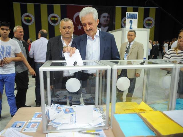 Fenerbahçe'de Aziz Yıldırım yeniden başkan seçildi