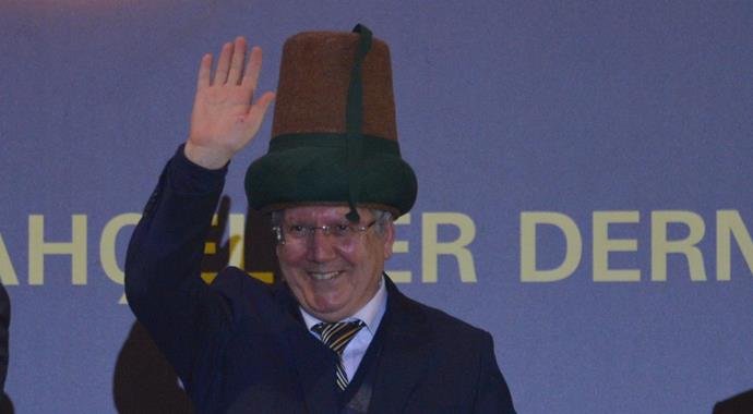 Aziz Yıldırım semazen sikkesi giydi