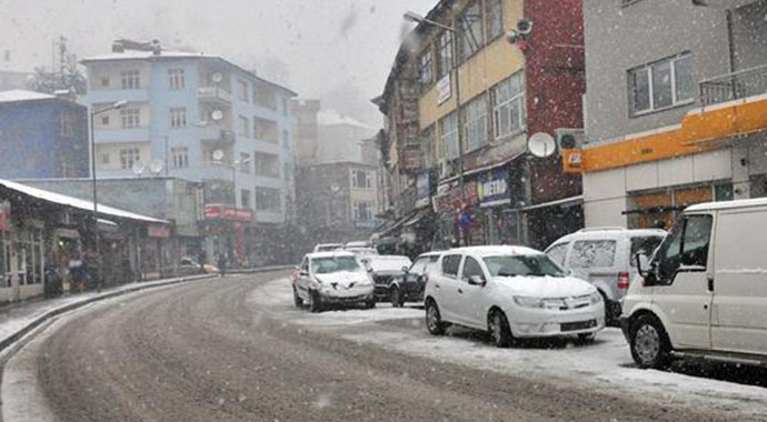 Bitlis'te 17 köy yolu kapandı